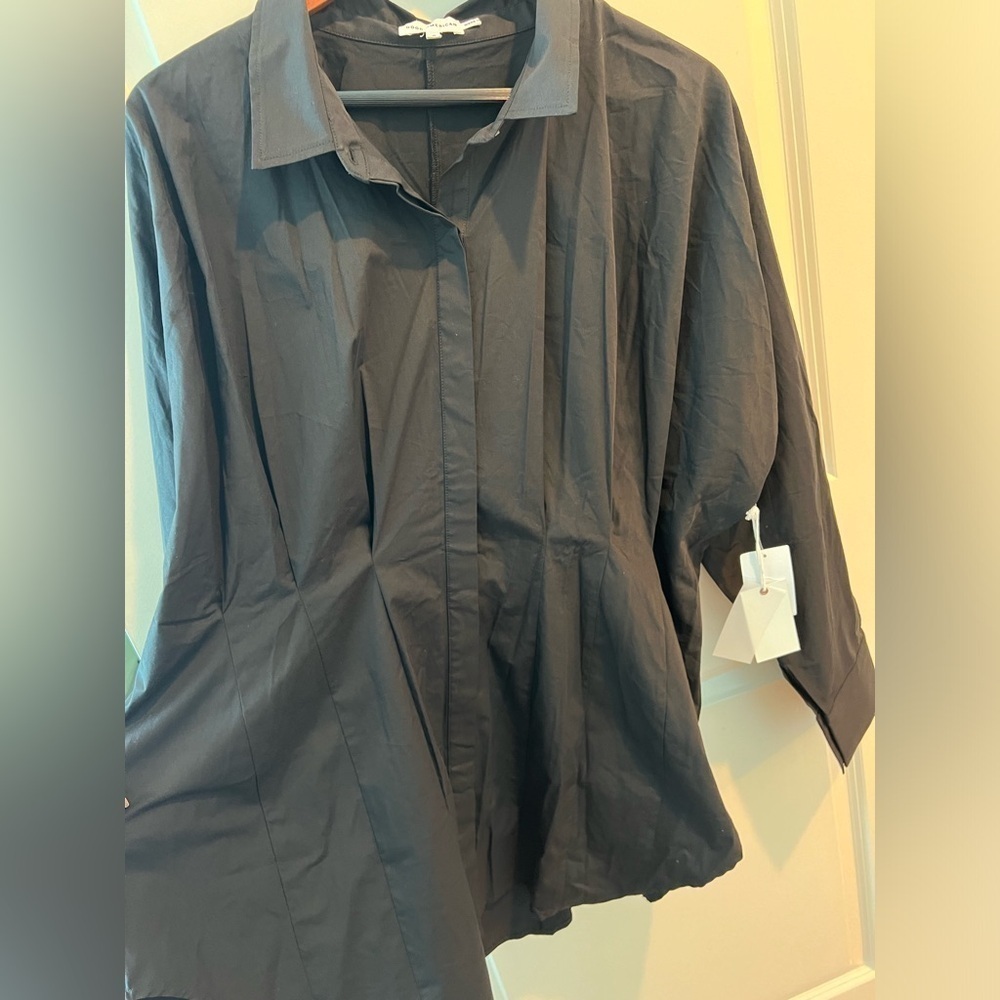GOOD AMERICAN Darted Stretch Poplin Button-up Shirt In Black - Picture 5 of 16